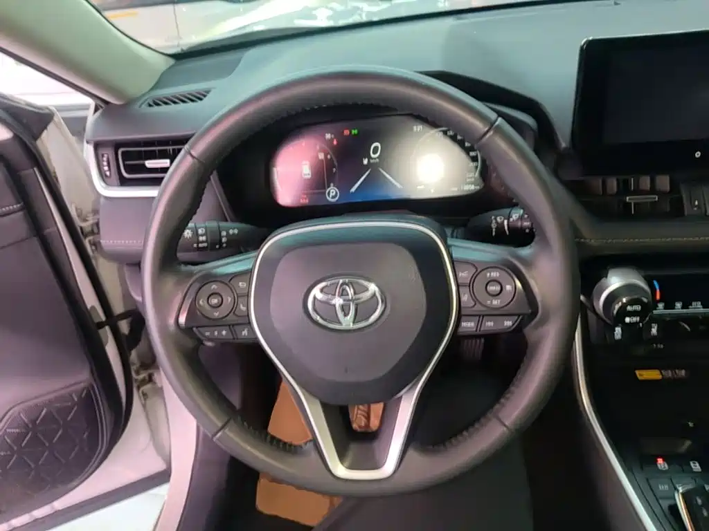 Toyota RAV4 — миниатюра 11