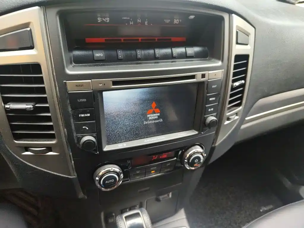 Mitsubishi Pajero (Import) — миниатюра 6
