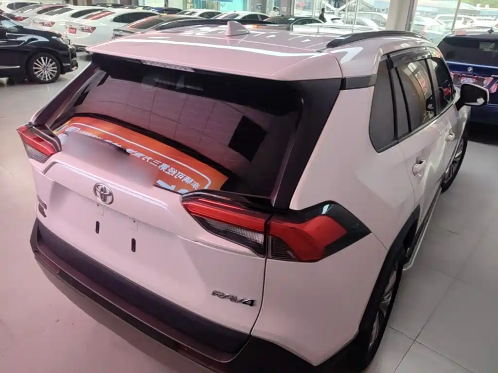 Toyota RAV4 — миниатюра 7