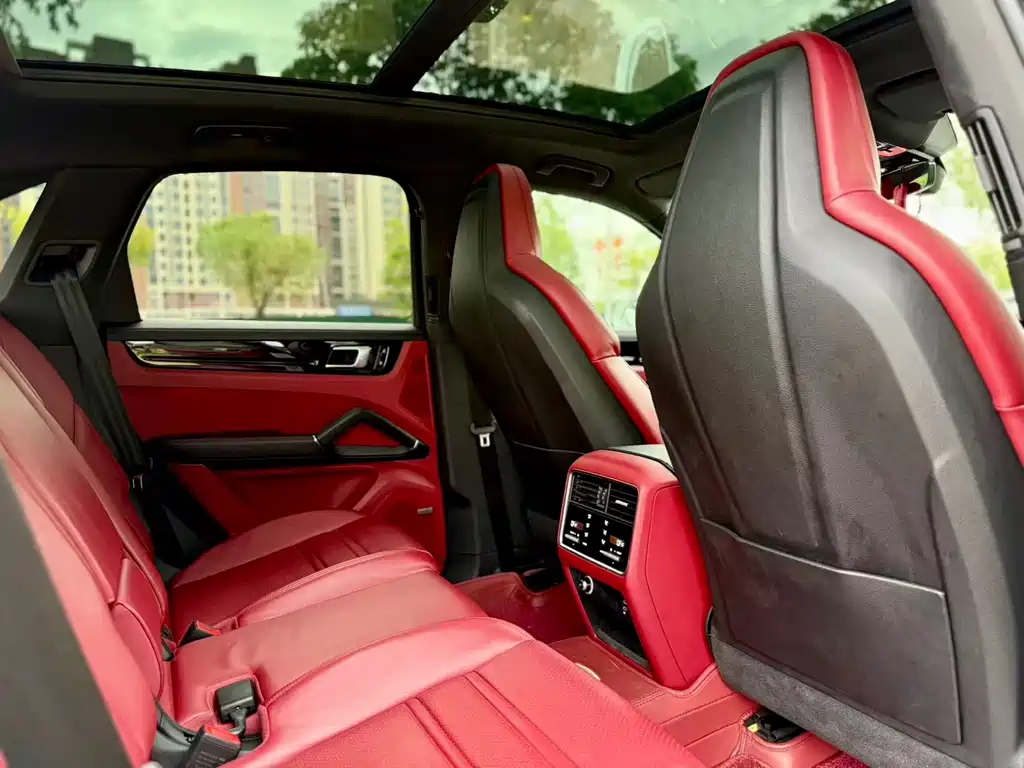 Porsche Cayenne — миниатюра 6
