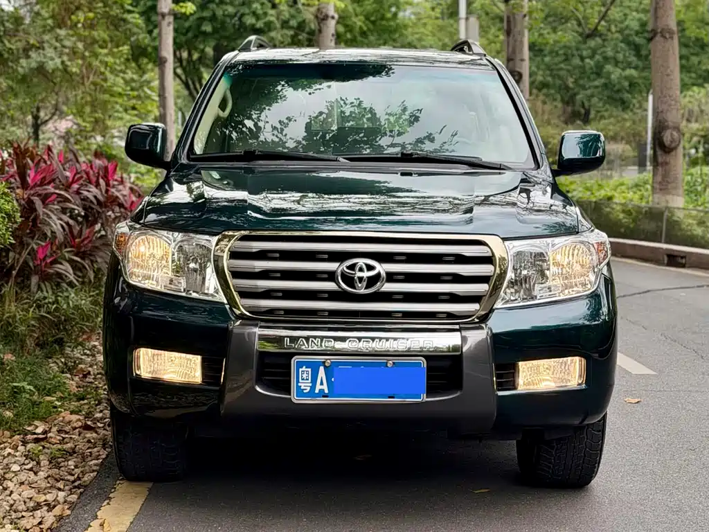 Toyota Land Cruiser 2010 4.0L AT VX