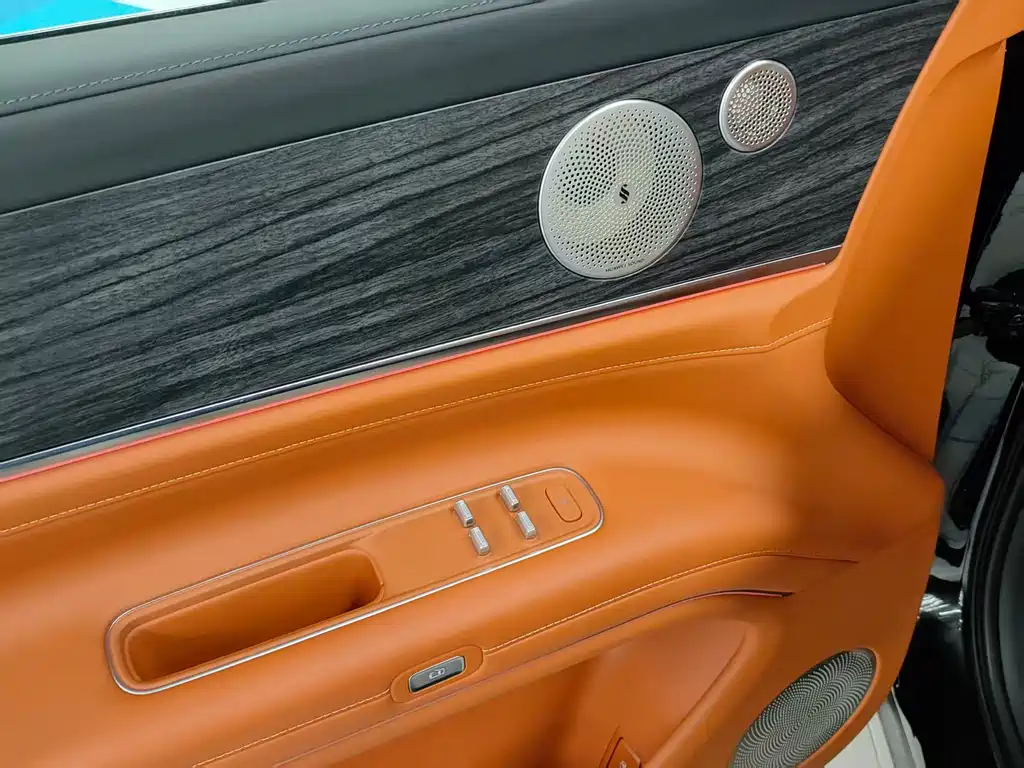 AITO ASK THE WORLD M9