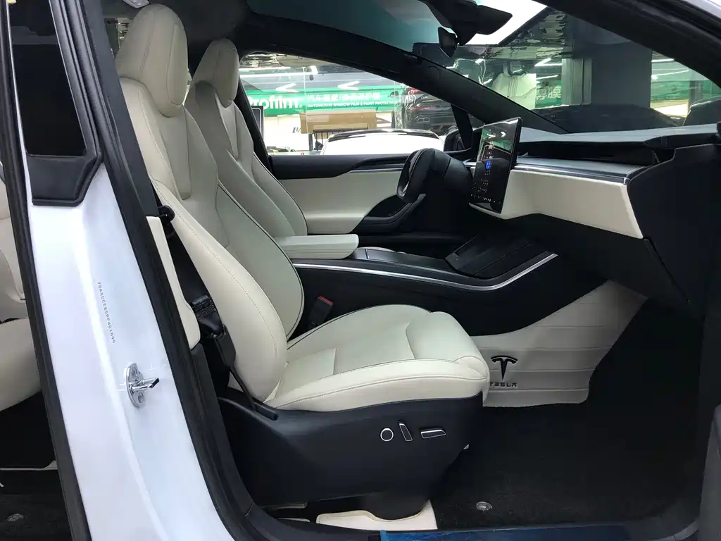 Tesla Model X — миниатюра 14