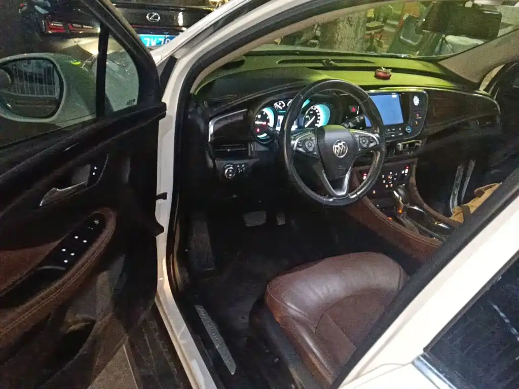 Buick Envision Plus — миниатюра 17