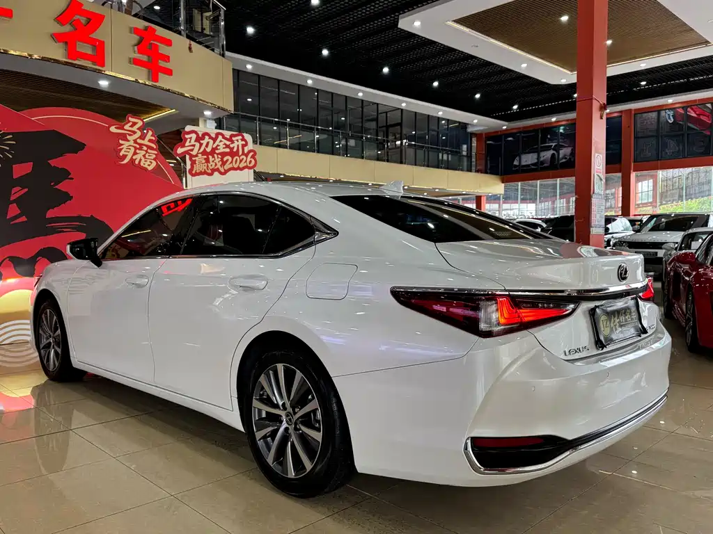 Lexus ES 2020 200 Luxury