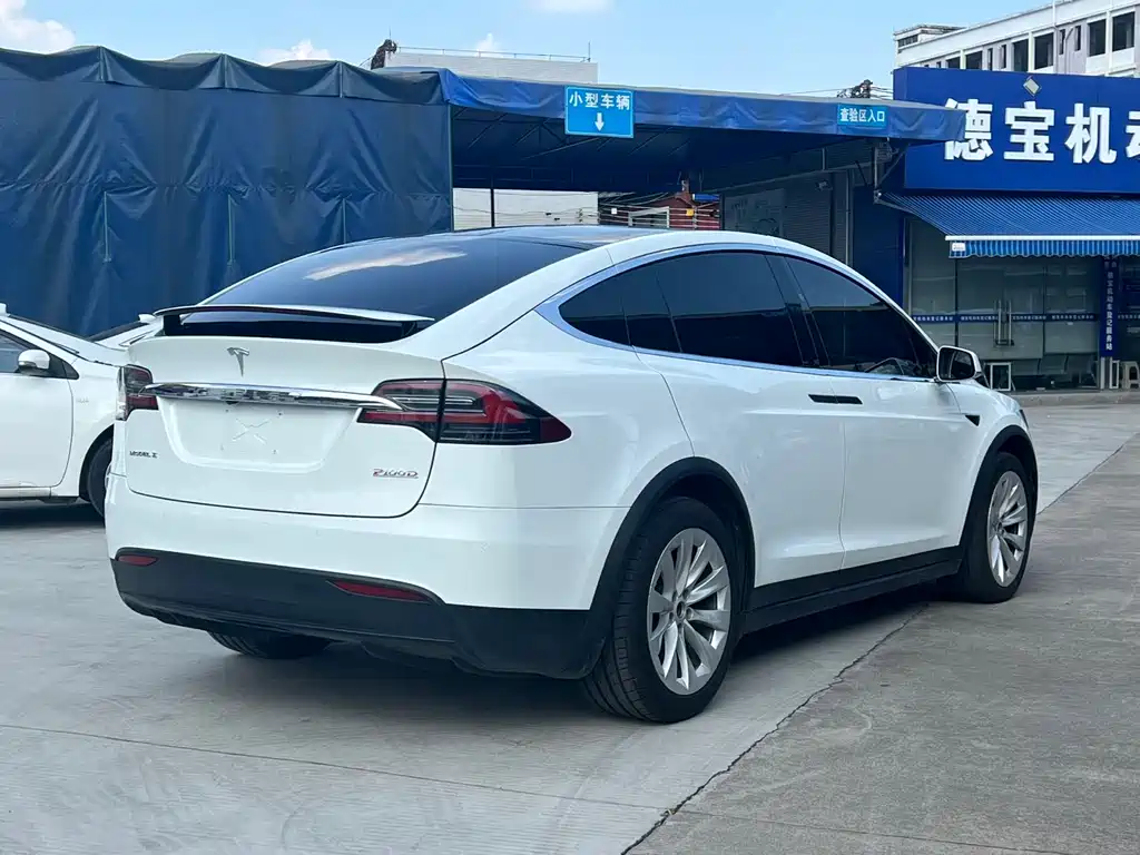 TESLA MODEL X