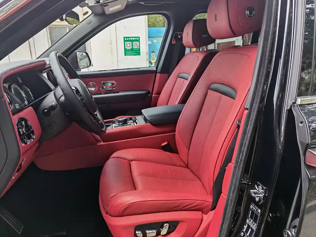 Rolls-Royce Cullinan 2018 мест