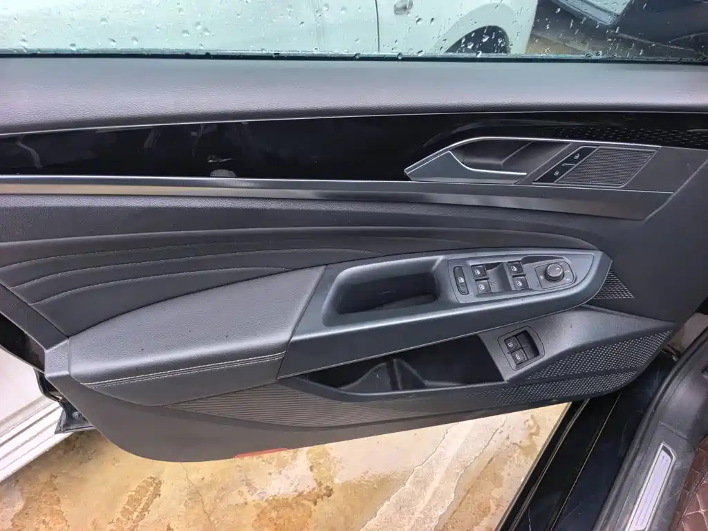 Volkswagen Passat PHEV — миниатюра 5