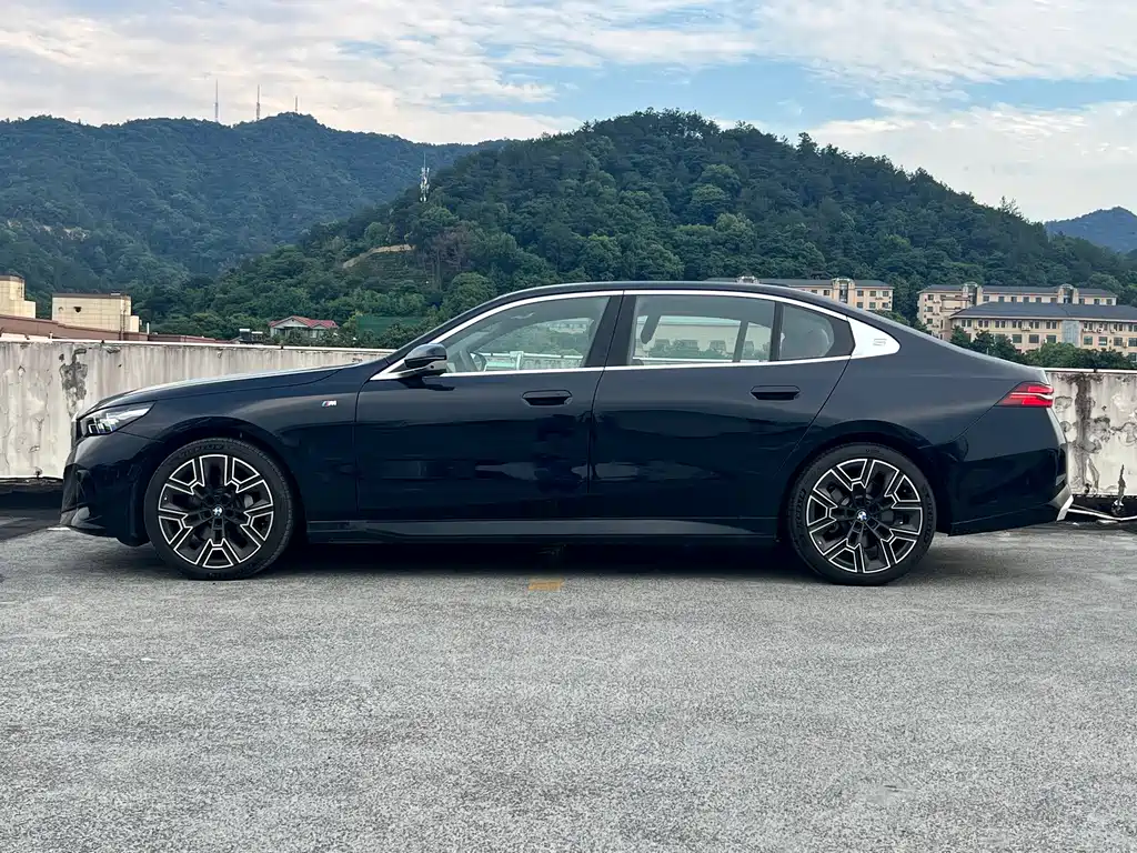 BMW 5 Series 5 2025 530Li Premium M Sport
