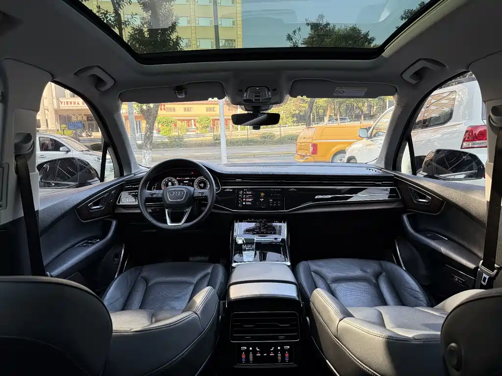 Audi Q7 2023 55 TFSI quattro S line Sport