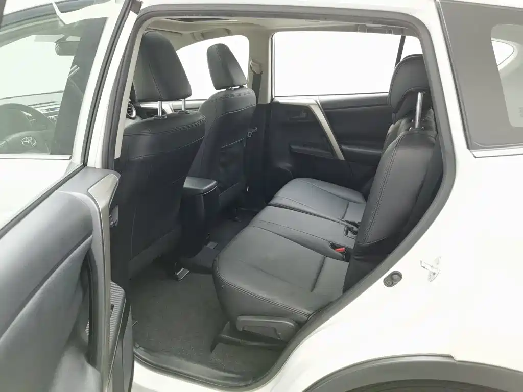 Toyota RAV4 — миниатюра 15