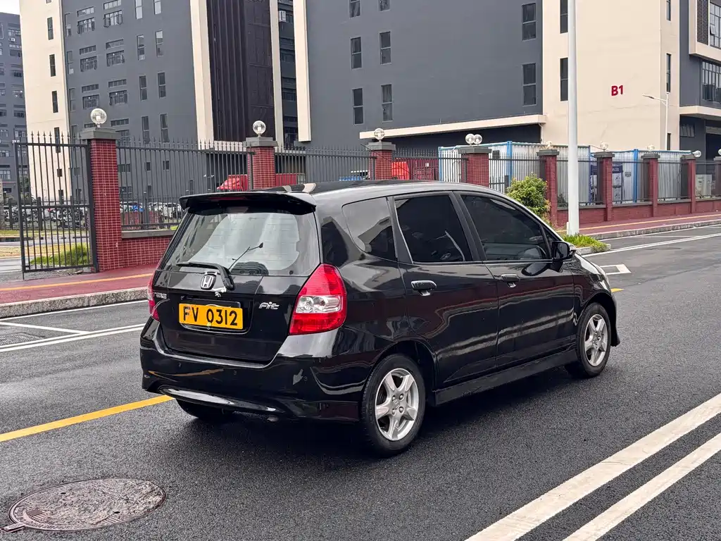 Honda Fit — миниатюра 4