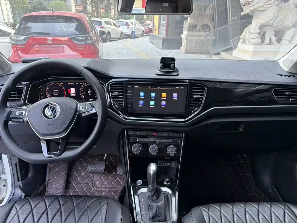 Volkswagen T-Roc — миниатюра 11