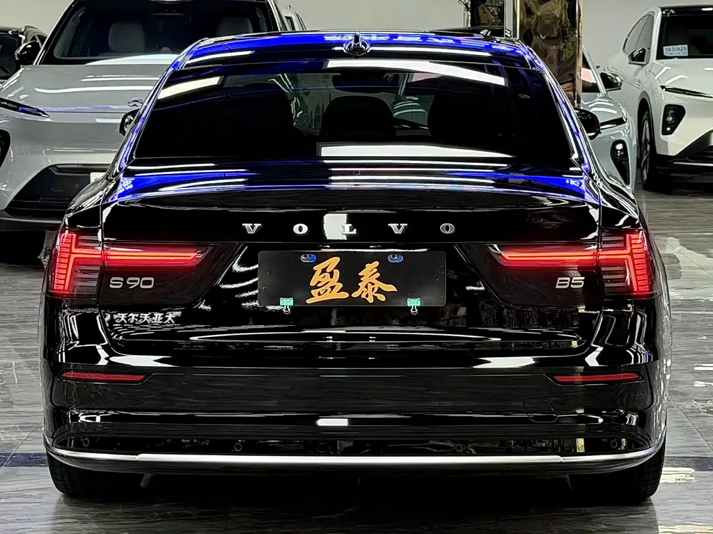 Volvo S90 2026 B5 Luxury