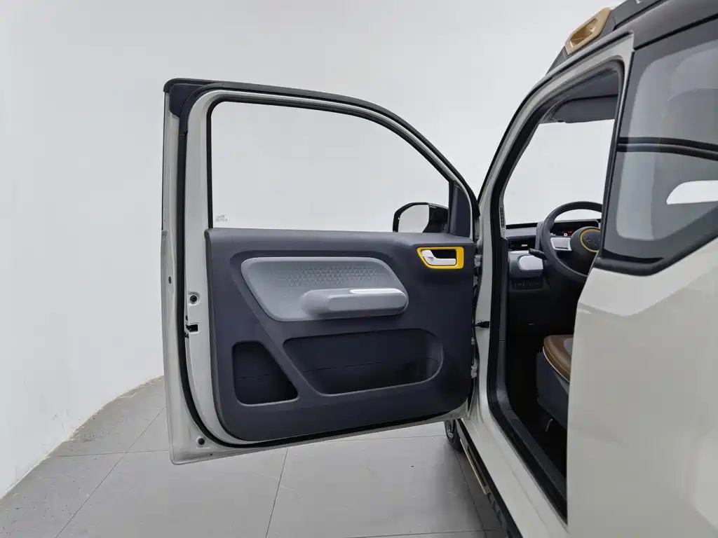 Wuling MINIEV — миниатюра 8
