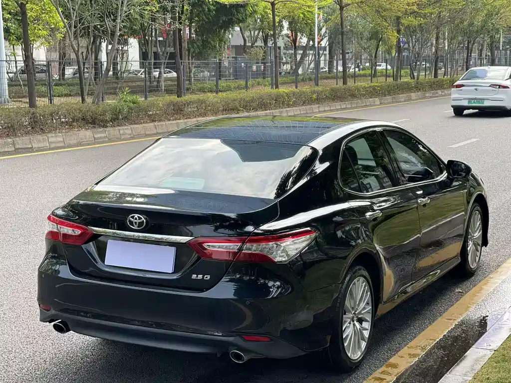 TOYOTA CAMRY