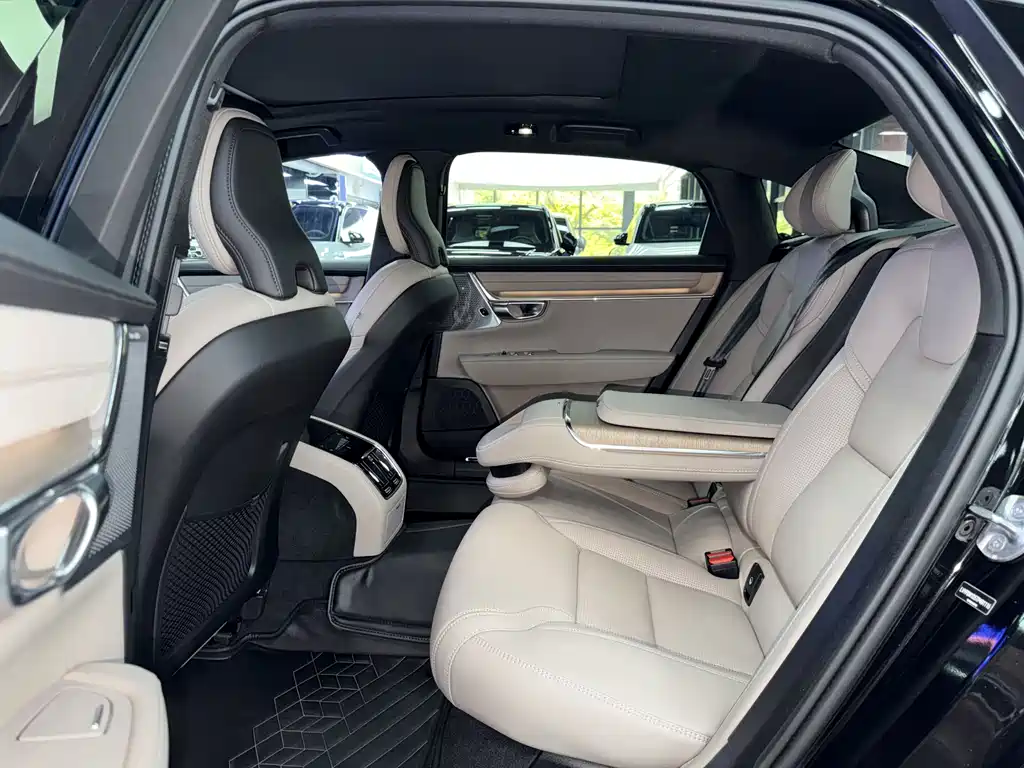 Volvo S90 2026 B5 Luxury