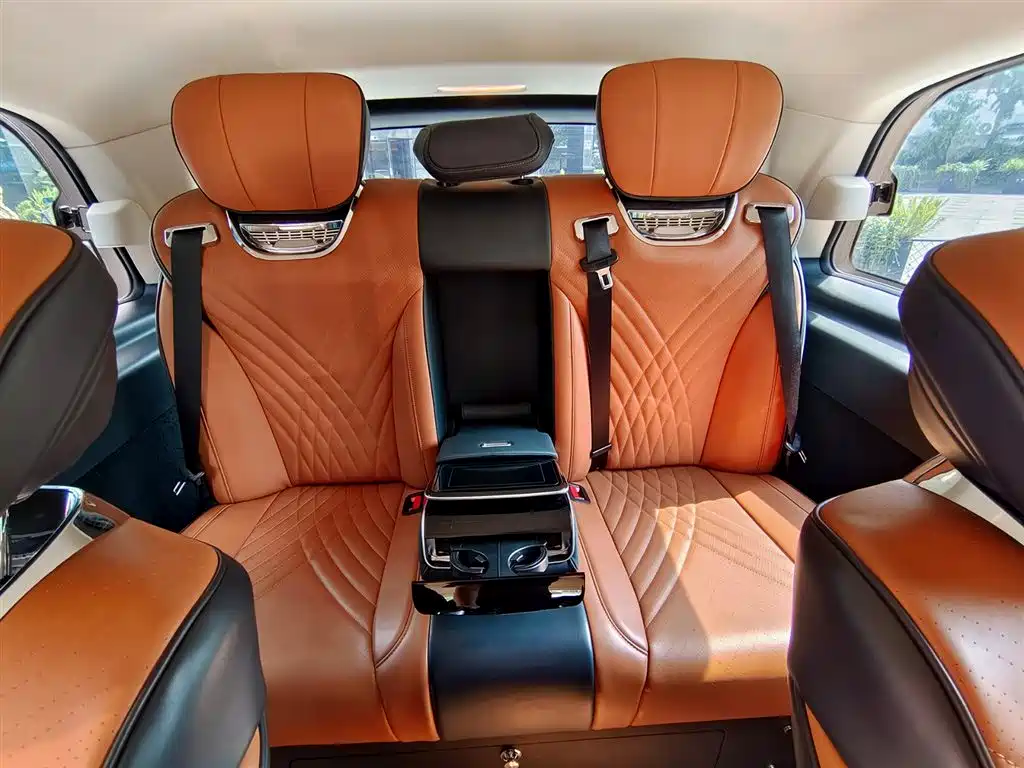 Mercedes-Benz Vito 2023 2.0T Elite 7 мест