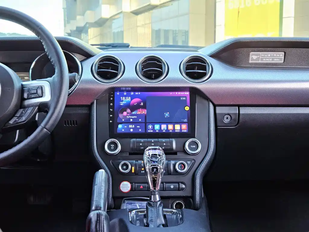 Ford Mustang — миниатюра 8