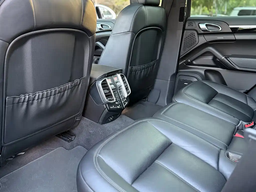 Porsche Cayenne — миниатюра 11