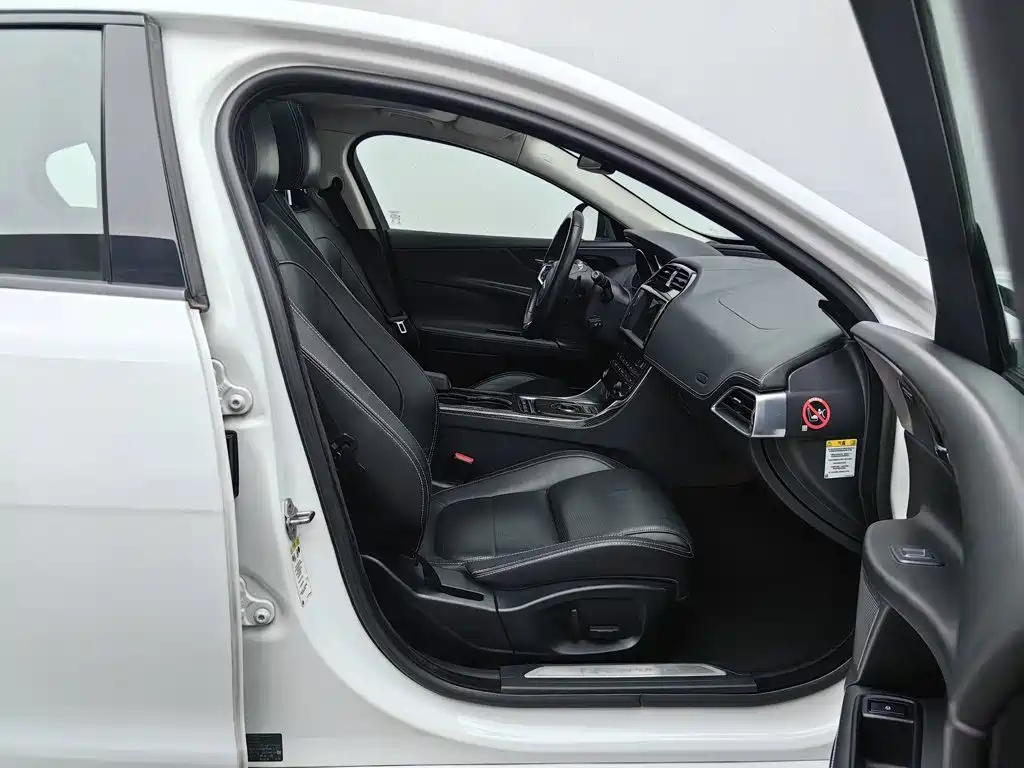 Jaguar XE — миниатюра 23