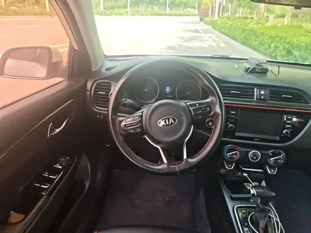 Kia KX Cross — миниатюра 3