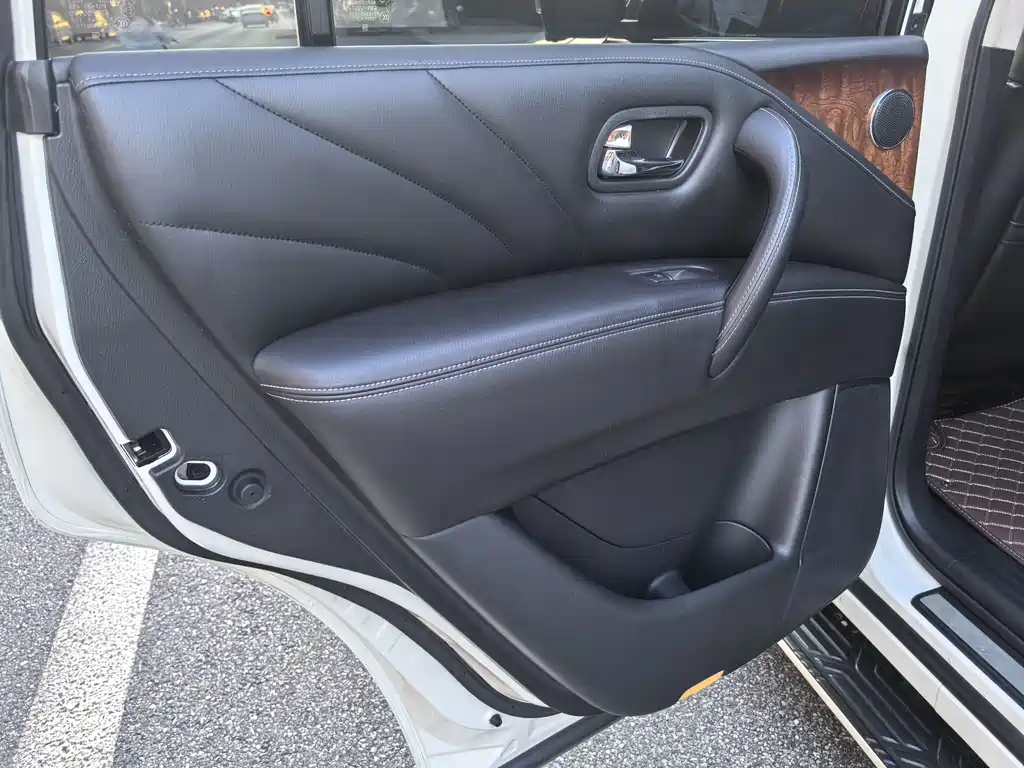 Infiniti QX80 — миниатюра 11