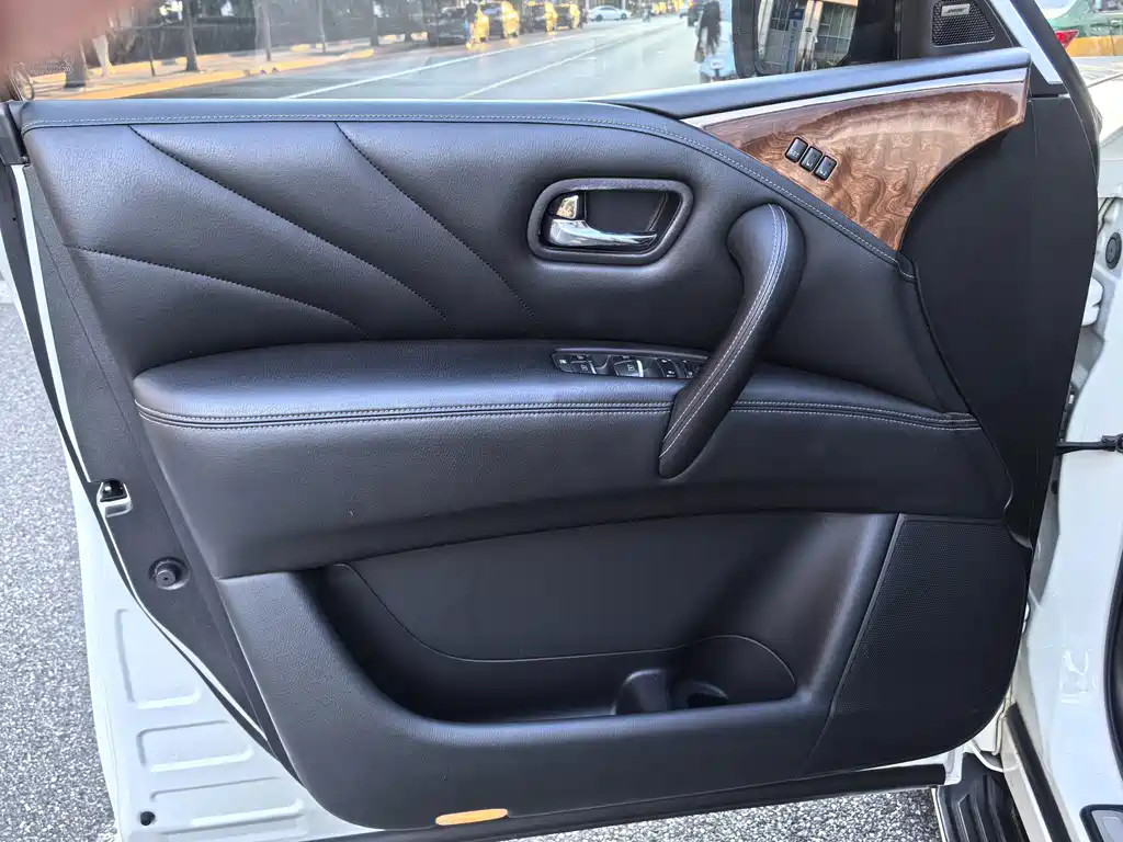 Infiniti QX80 — миниатюра 23