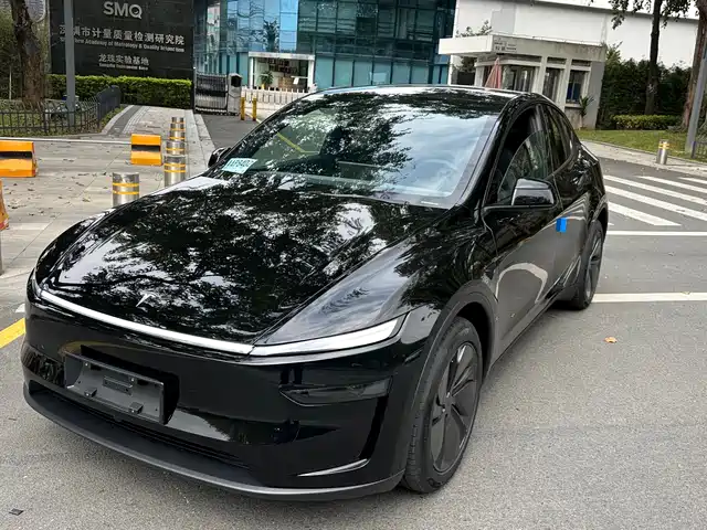 TESLA MODEL Y 2026