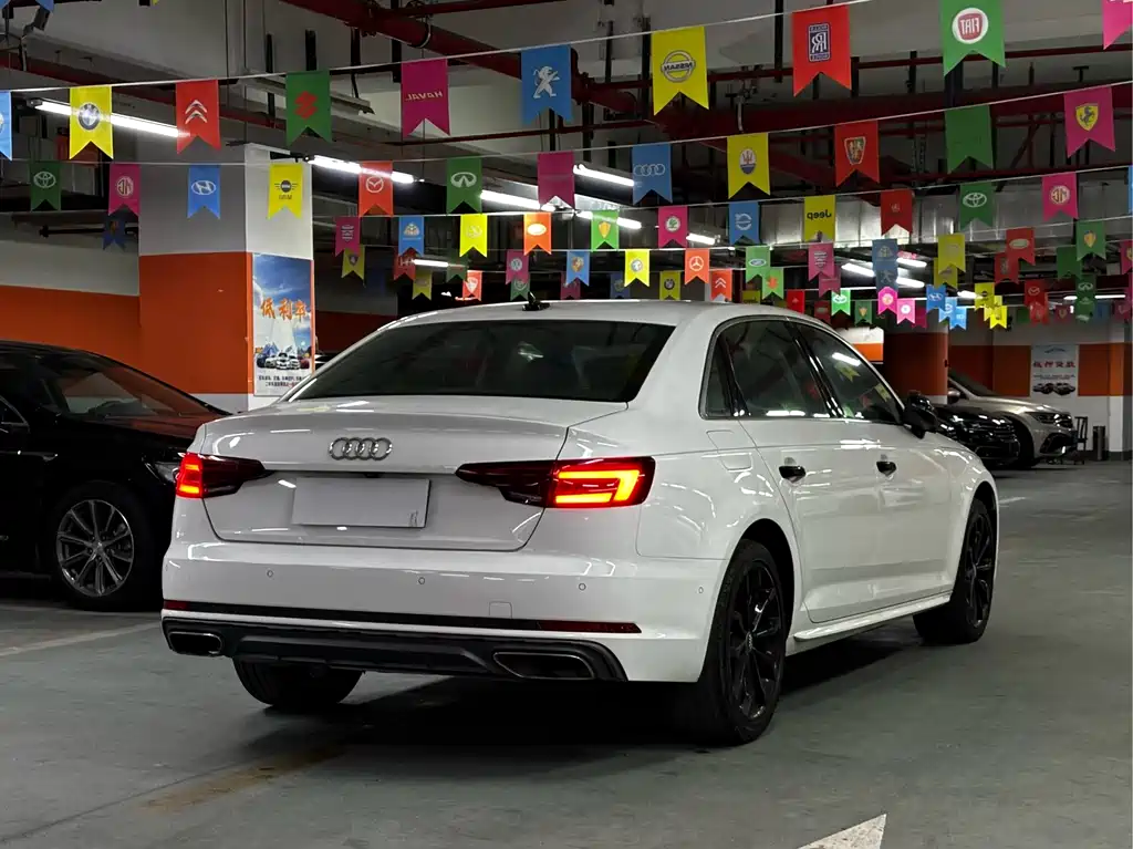 Audi A4L 2019 40 TFSI Fashion VI