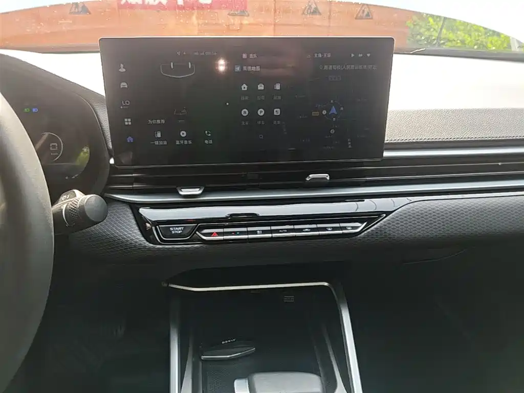 Geely Emgrand 2025 4 1.5L CVT