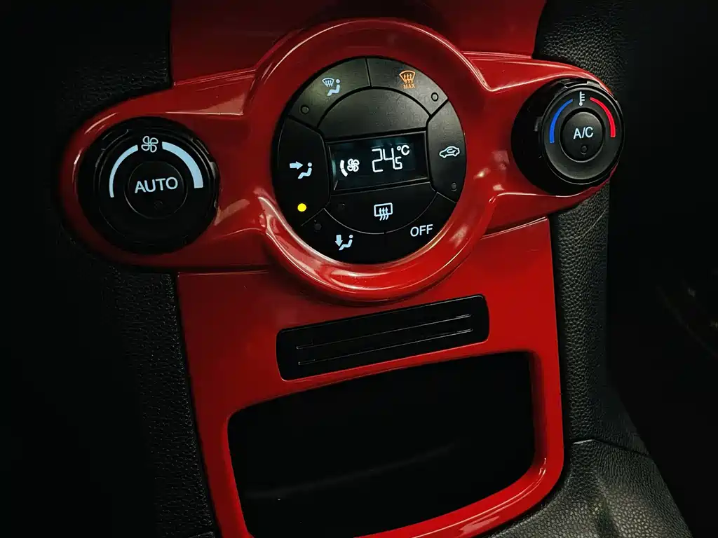Ford Fiesta Hatchback 1.5L Auto Sport Type, фото 9