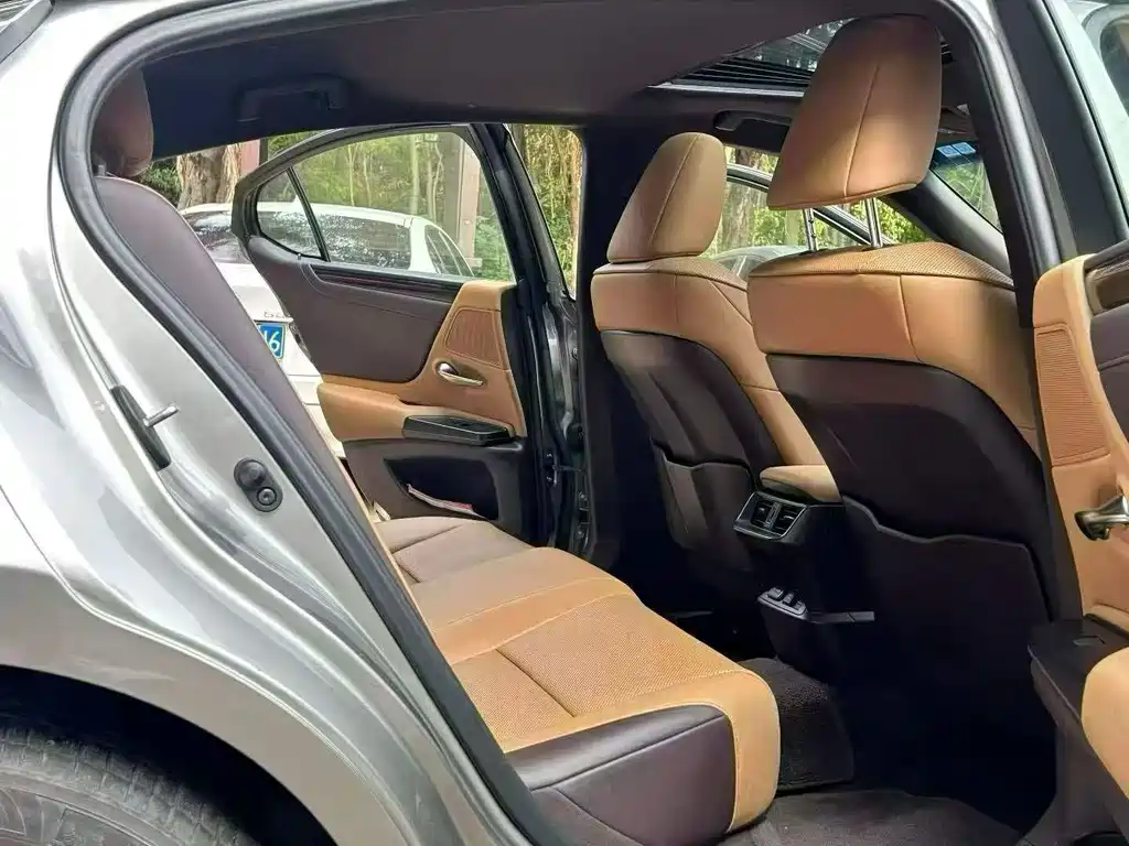 Lexus ES — миниатюра 6
