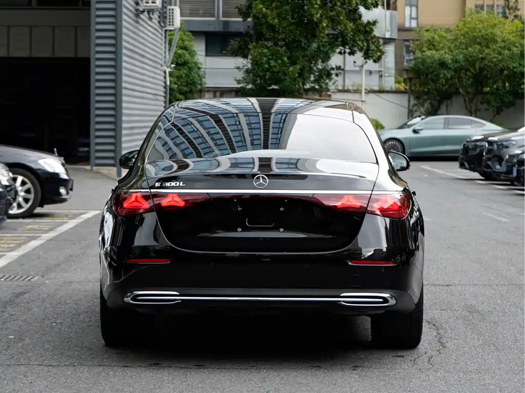 Mercedes-Benz E-Class — миниатюра 4