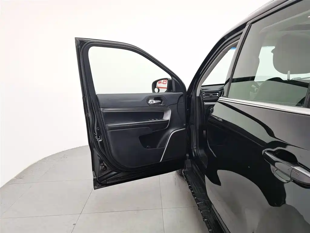 Jeep Commander — миниатюра 8