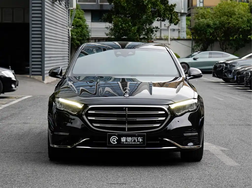 Mercedes-Benz E-Class — миниатюра 2