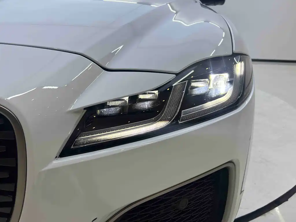 Jaguar XFL 2024 2.0T P300 Flagship Sport