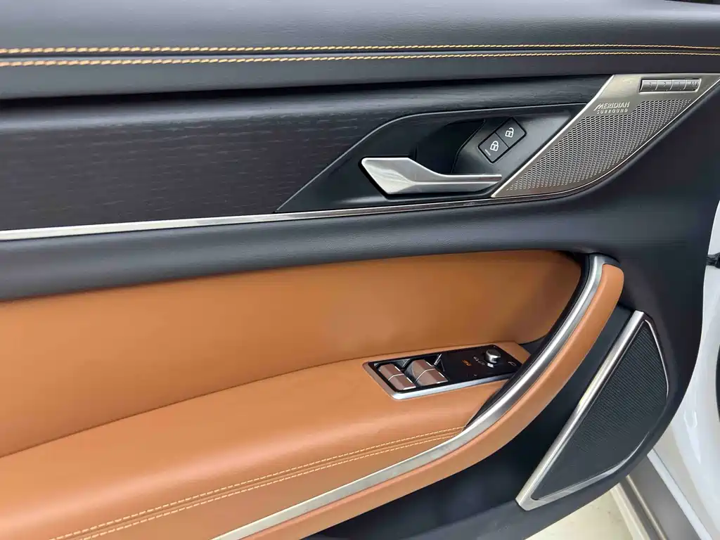 Jaguar XFL 2024 2.0T P300 Flagship Sport
