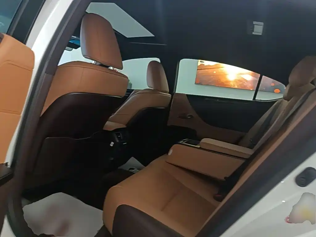 Lexus ES — миниатюра 17