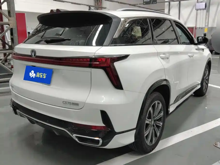 Заказать Changan 长安CS75PLUS 2026 года за 3 688 529 ₽  из Китая