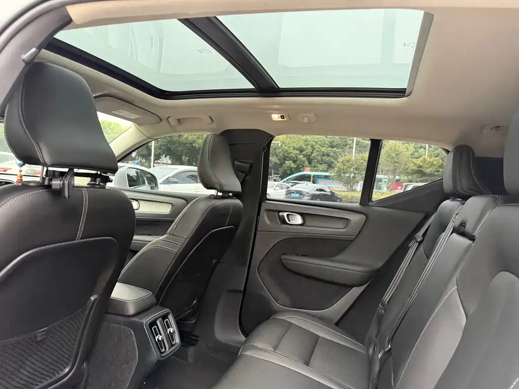 Volvo XC40 — миниатюра 9