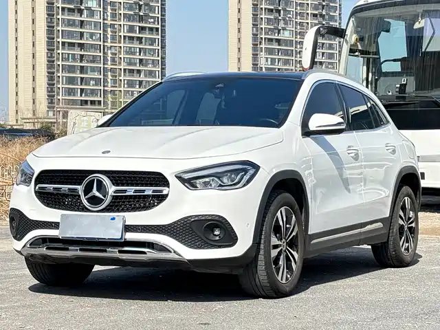 MERCEDES-BENZ GLA