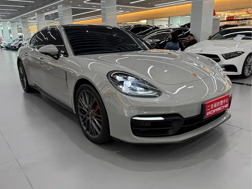 PORSCHE PANAMERA