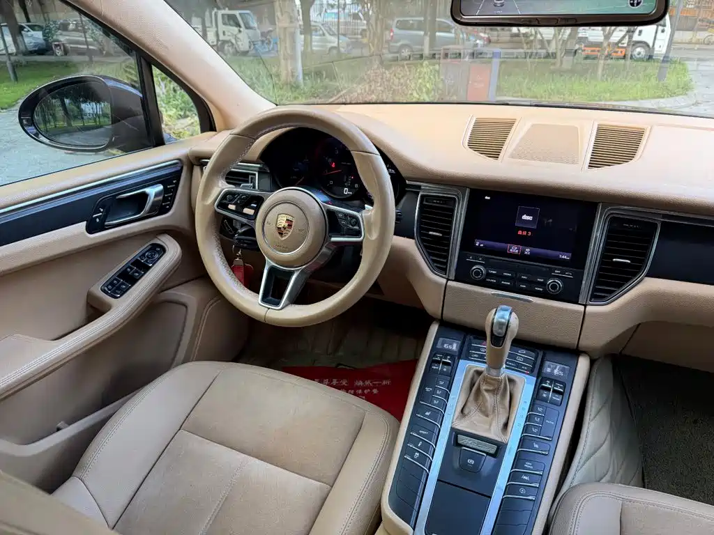 Porsche Macan — миниатюра 8