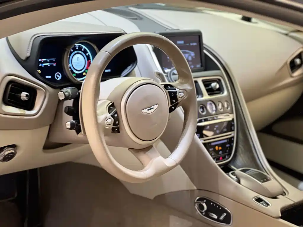 Aston Martin DB11 — миниатюра 24