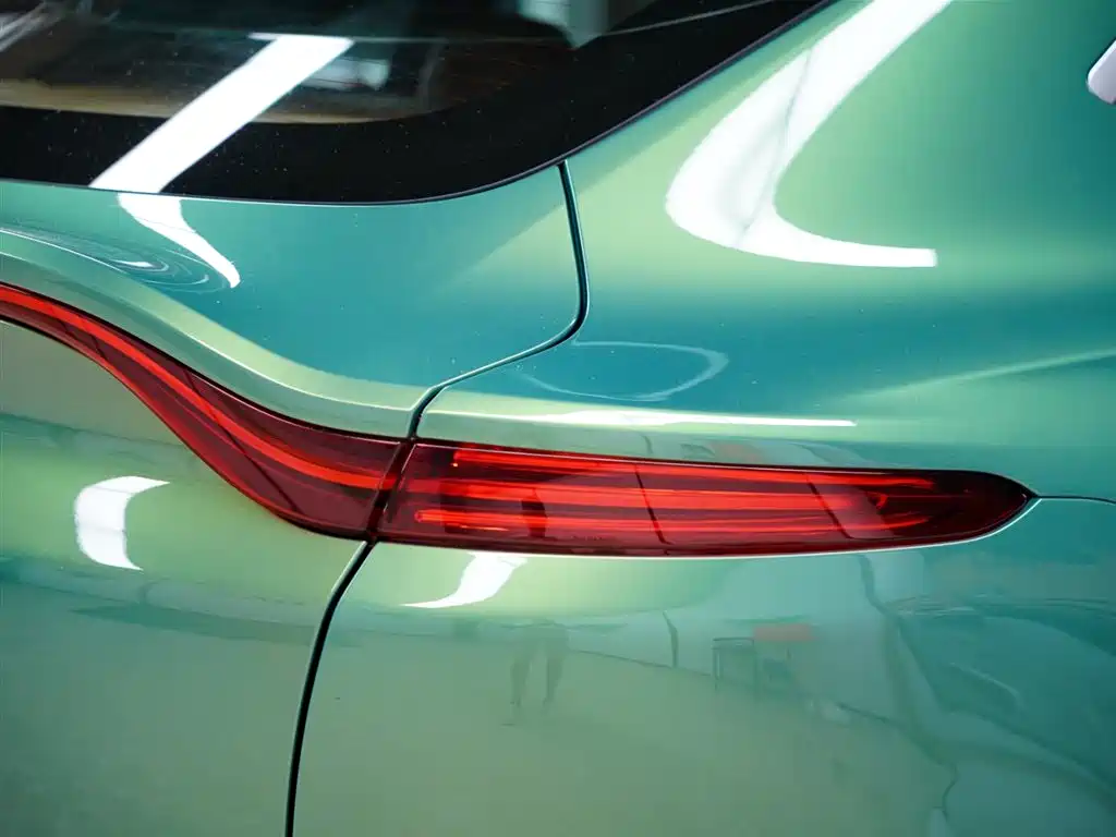 Aston Martin DBX 2023 3.0T STRAIGHT-SIX