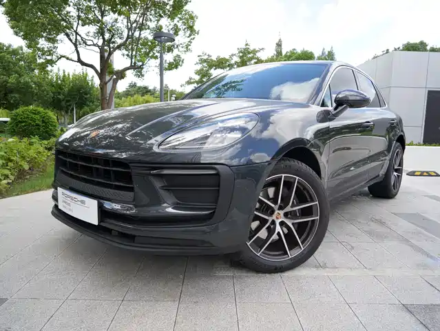 PORSCHE MACAN 2025