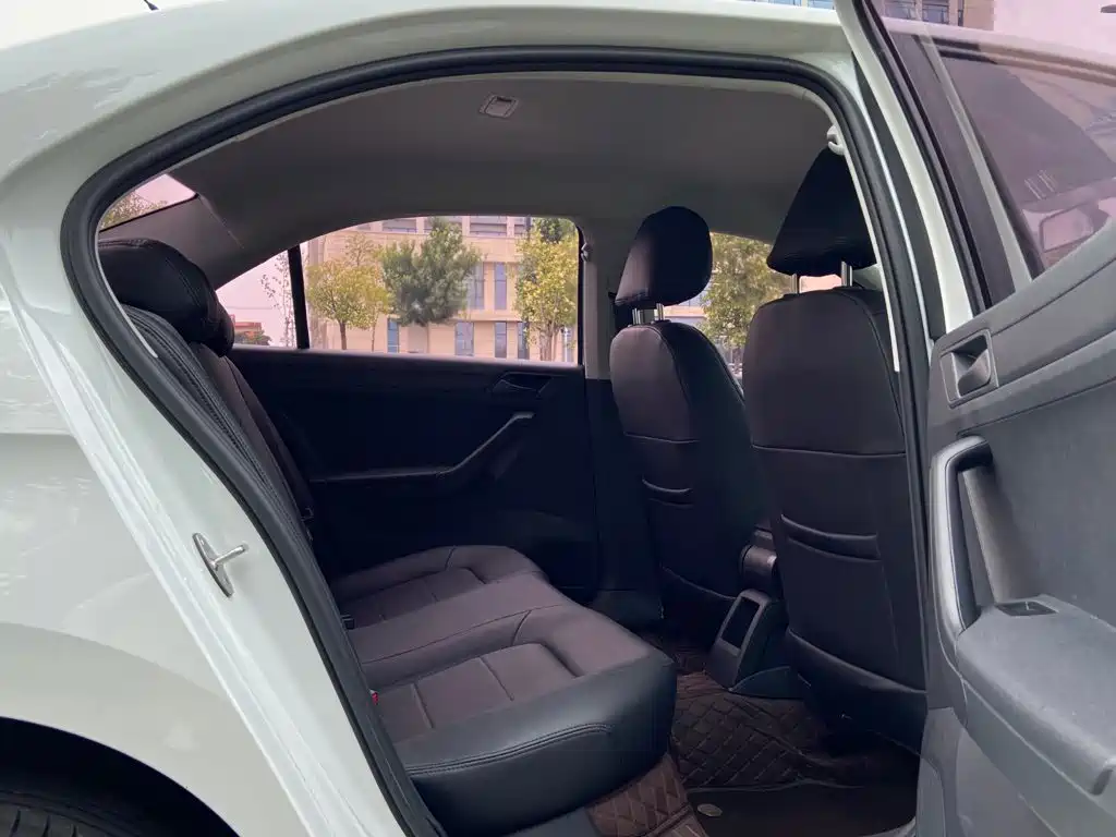 Volkswagen Jetta — миниатюра 7