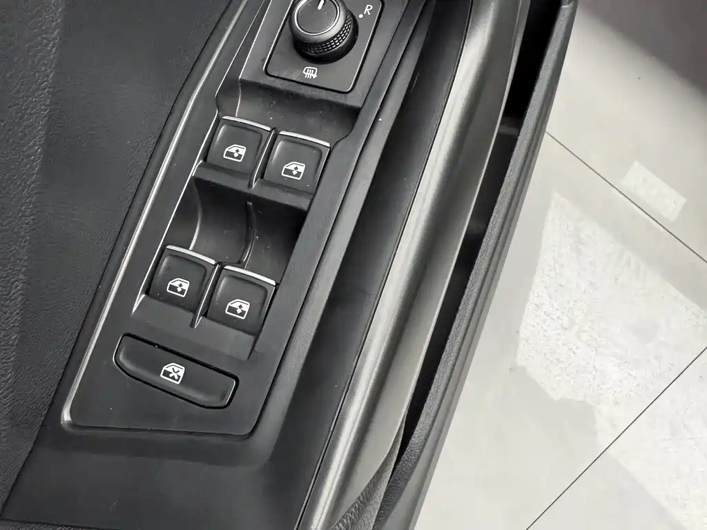 VOLKSWAGEN T ROC EXPLORING SONGS