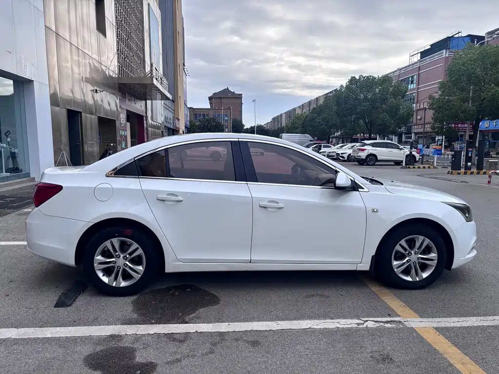 Chevrolet Cruze — миниатюра 9